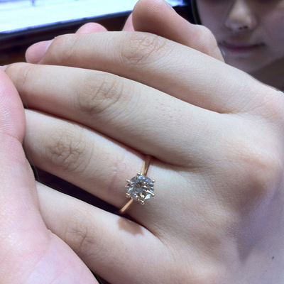 璀璨闪耀的承诺 18K金钻石戒指的选购与保养